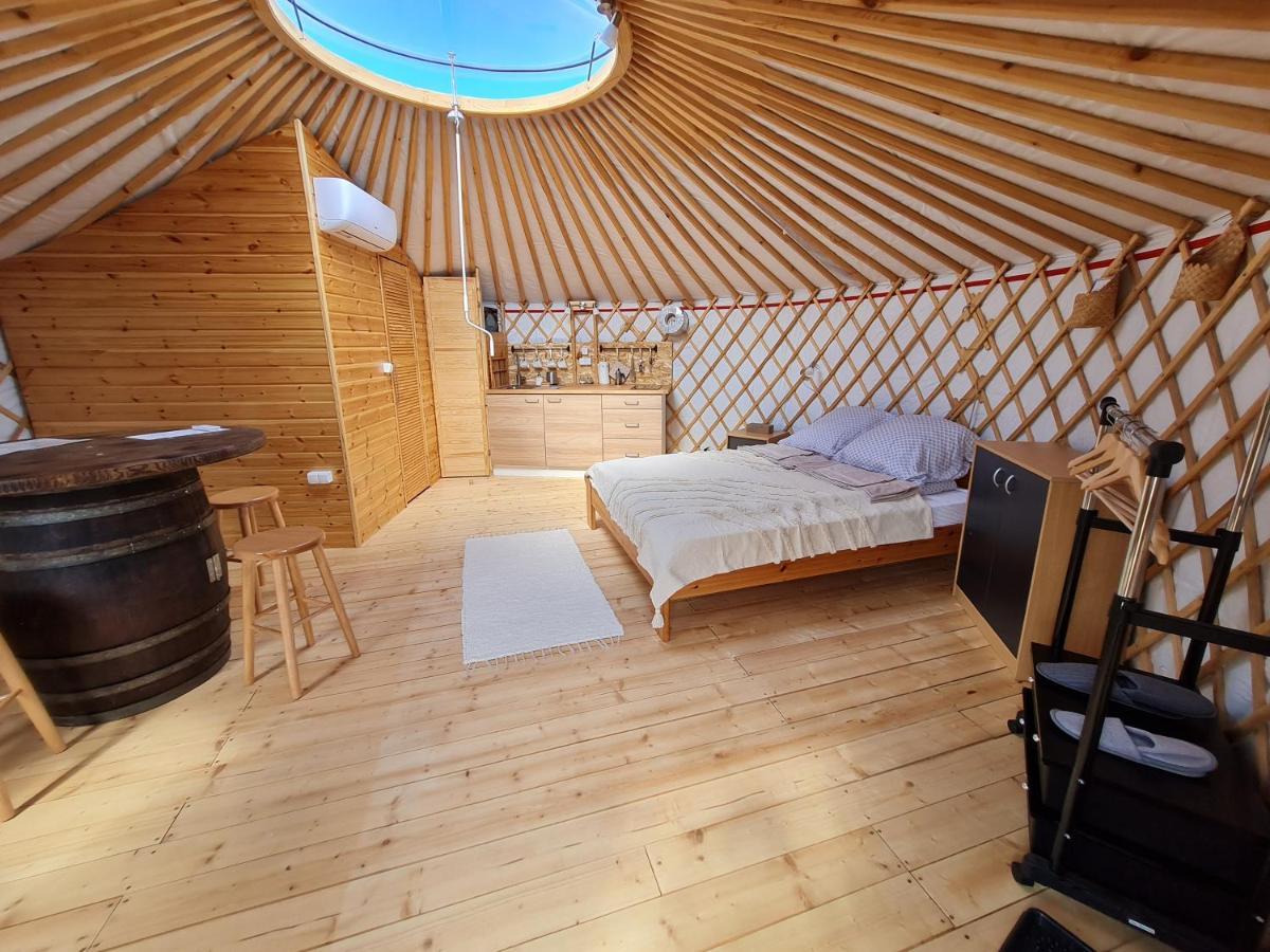 Отель Jurtafarm Rackeve - A Nomad Luxus Экстерьер фото