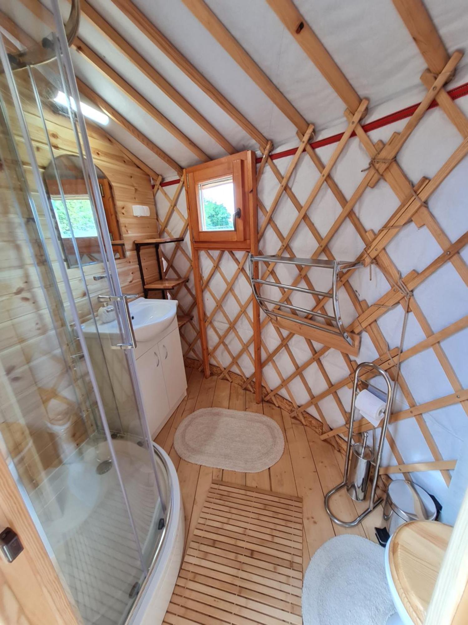Отель Jurtafarm Rackeve - A Nomad Luxus Экстерьер фото