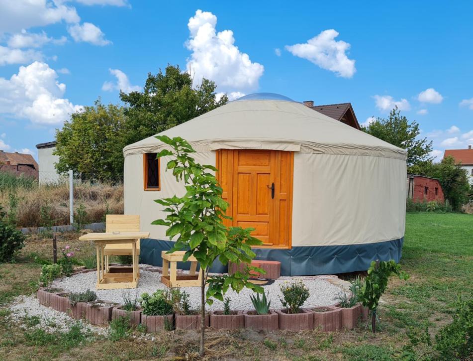 Отель Jurtafarm Rackeve - A Nomad Luxus Экстерьер фото