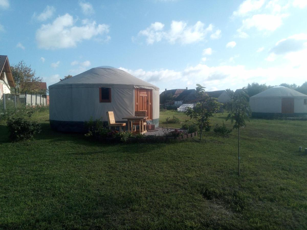 Отель Jurtafarm Rackeve - A Nomad Luxus Экстерьер фото